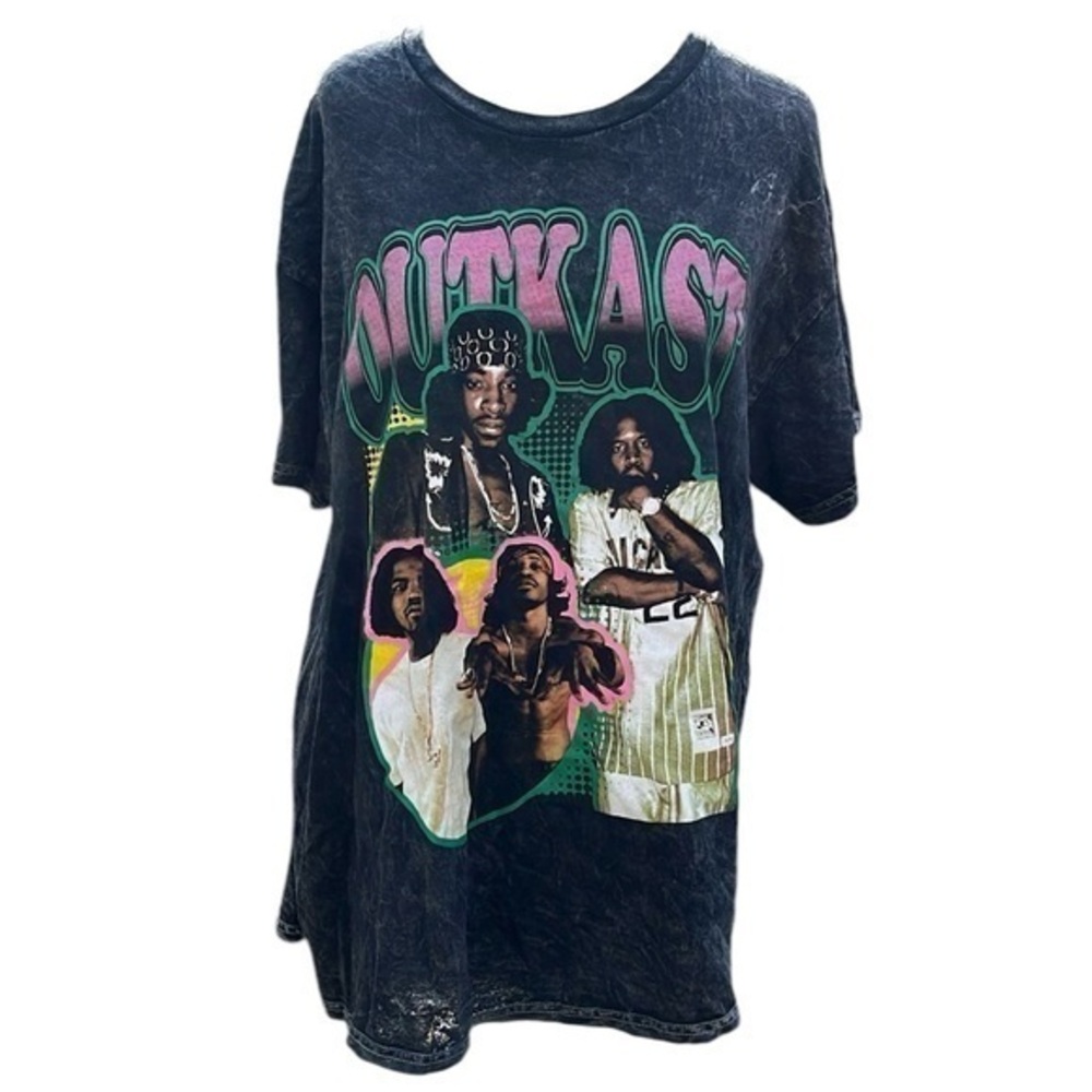 OutKast short sleeve T shirt, size XL,black w/ graphic photo of outlast on front